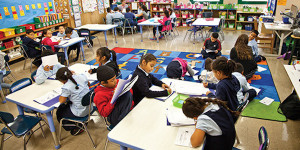 students working in an inclusion classroom